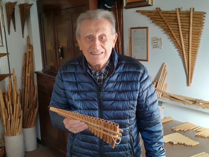 Camillo Brambilla, il più longevo artigiano di “firlinfeu”, non smette di stupire con le sue creazioni – VIDEO