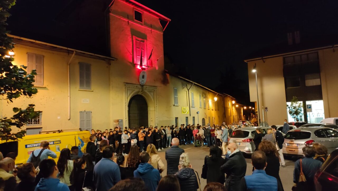Vimercate si ferma per Simone: “Non ti dimenticheremo”.