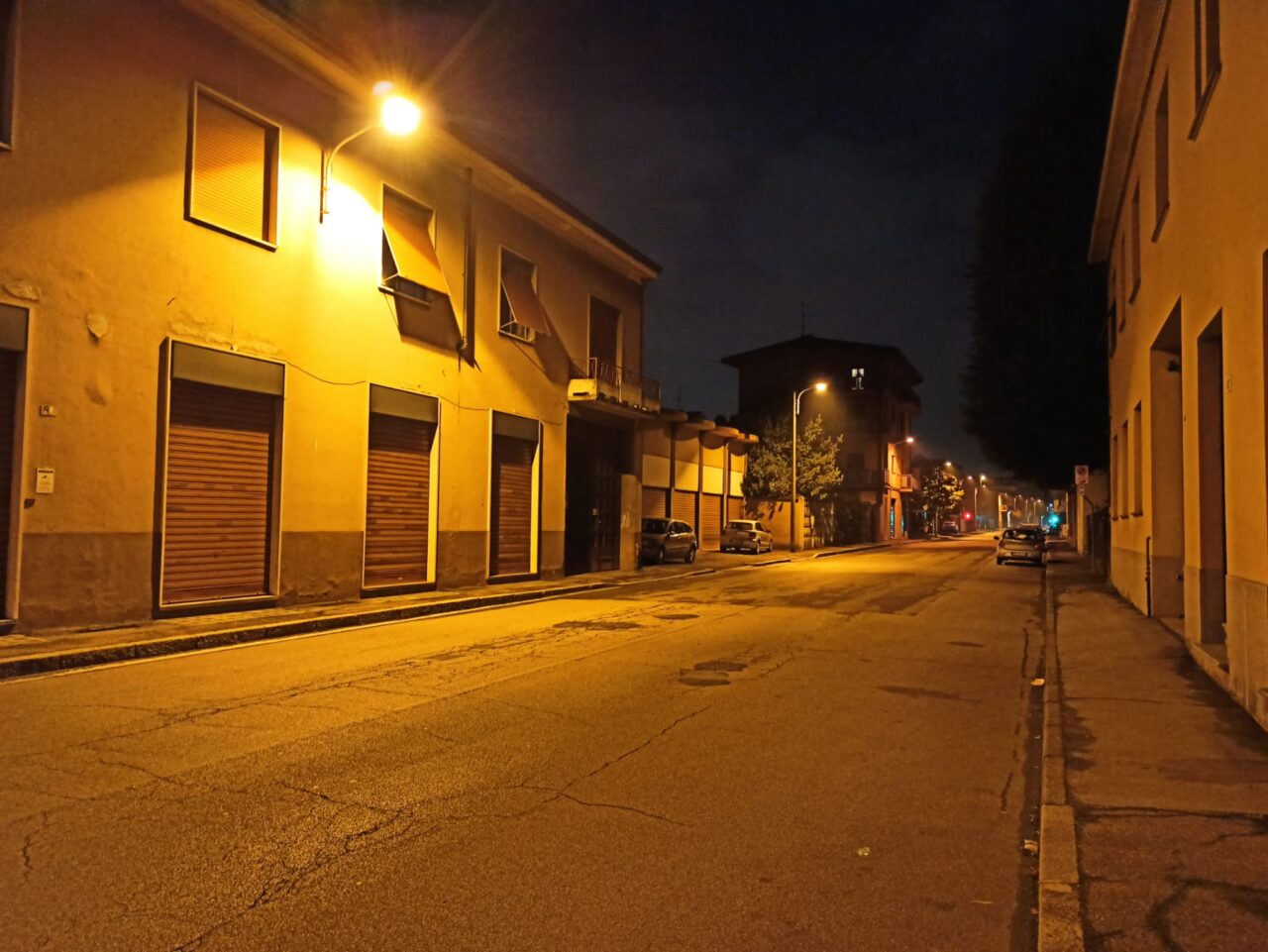 Dopo anni di buio, torna la luce sulle strade della città