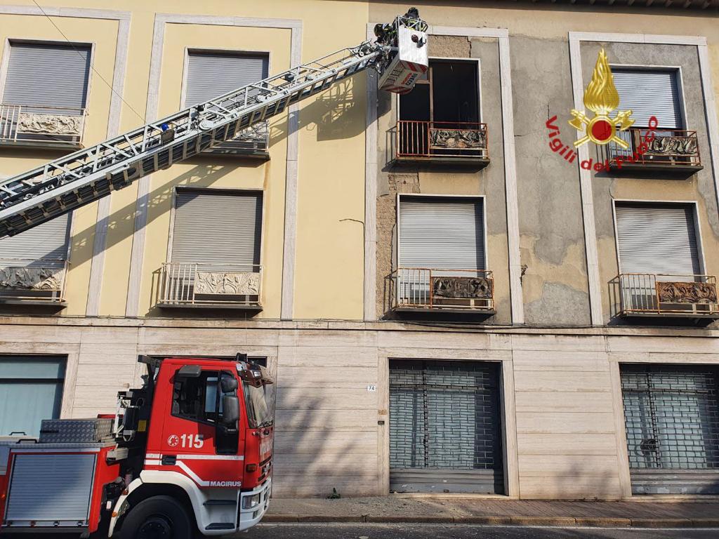 Pompieri a Lissone per la messa in sicurezza di un edificio