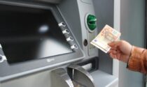 "Le è caduta la banconota", arrestati a Meda i quattro truffatori dei bancomat