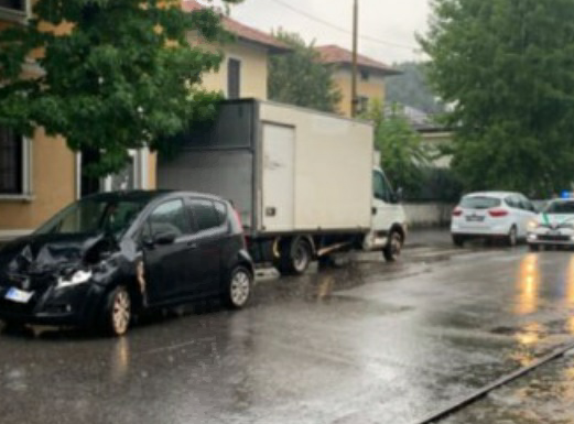 Desio, sui binari del tram viaggia la paura