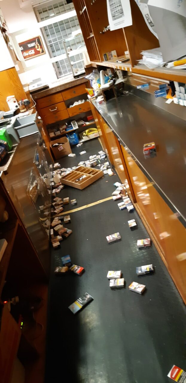Spaccata al bar: via con soldi, sigarette e cambiamonete