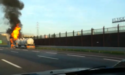 Autocisterna a fuoco sull'Autostrada A4