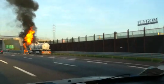 Autocisterna a fuoco sull’Autostrada A4