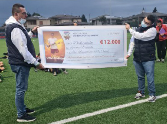 In campo per Fily c’era anche Lorenzo: ha donato 12mila euro all’associazione