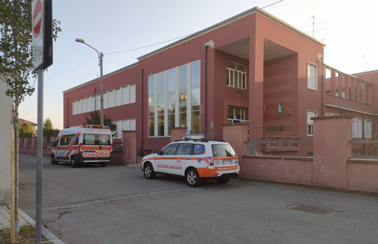 Cade a scuola, soccorso un alunno di 8 anni a Giussano