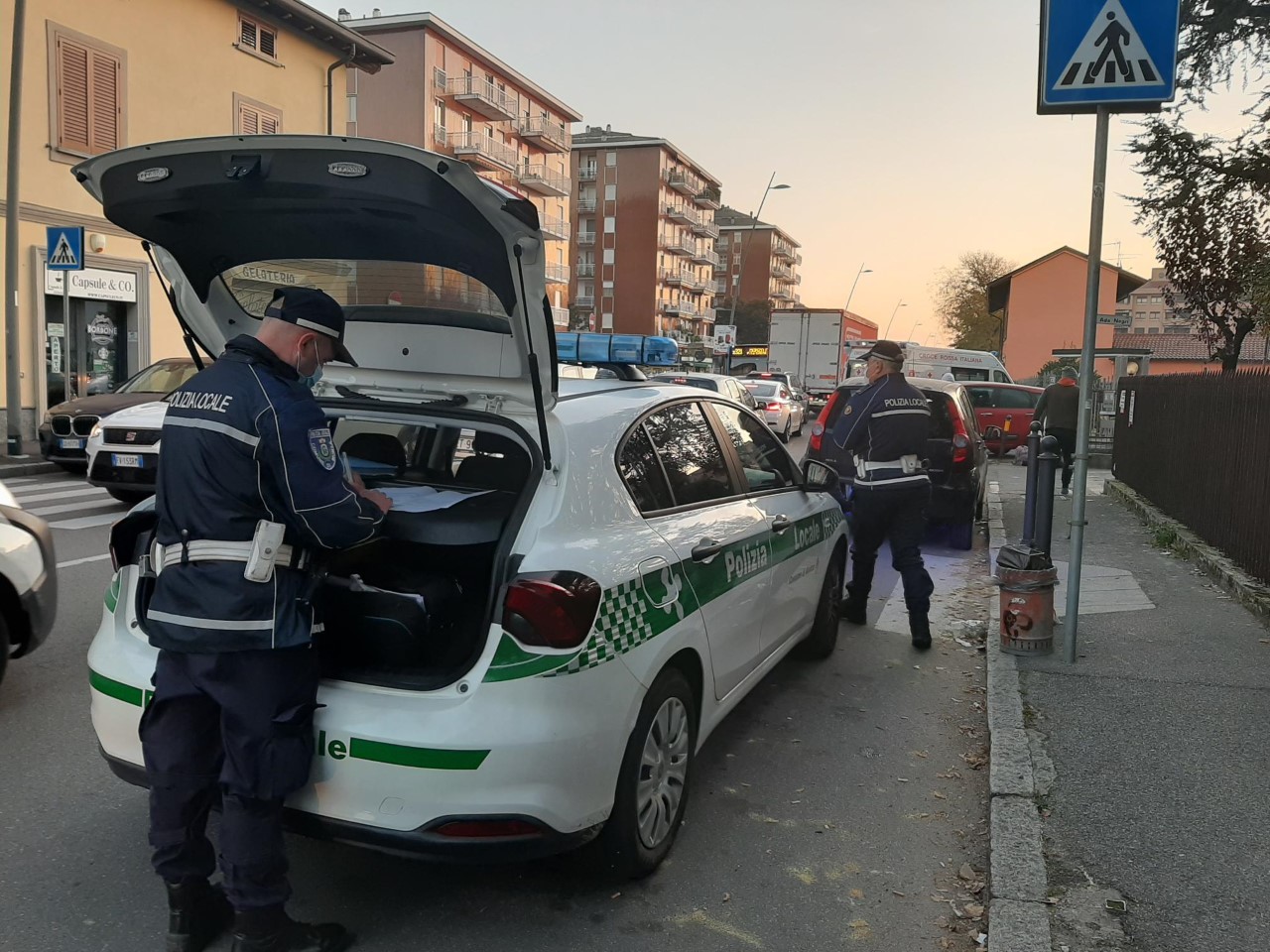 Travolti da un’auto: paura per padre e figlia