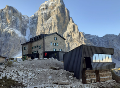 Riqualificato il Rifugio Brentei del Cai: una «terrazza» del 1946 sulle Dolomiti