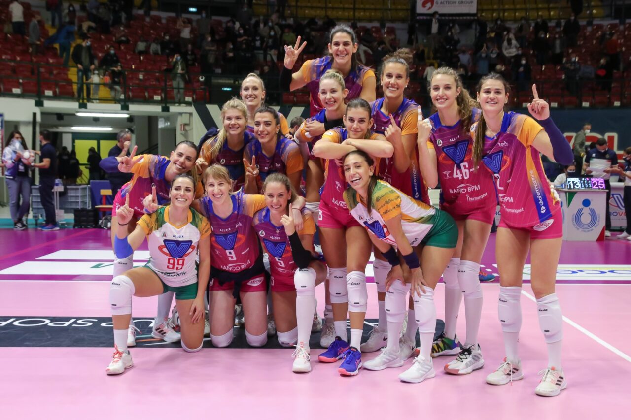 Le ragazze di Vero Volley ritrovano il sorriso