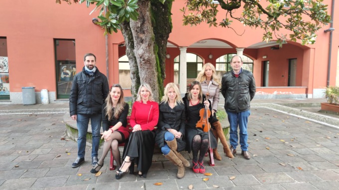 Panchina rossa, letture e musica per dire basta alla violenza sulle donne