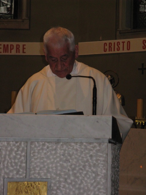 Addio a don Gino Restelli, l’amato prete della chiesa di San Donato