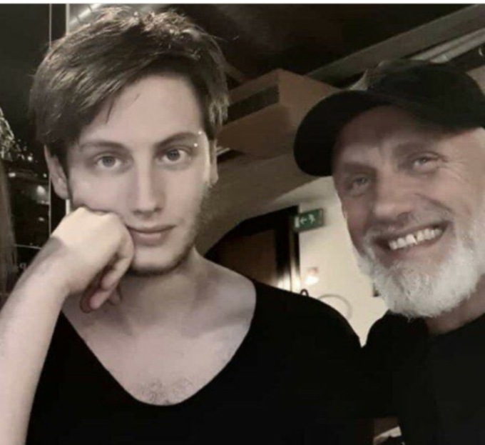 I medici non davano speranze ma «lui toccò la sua magliettina e ci rassicurò: “Al moeur no…”»