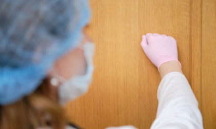 La guardia medica se ne va sbattendo la porta, due ore dopo la paziente muore