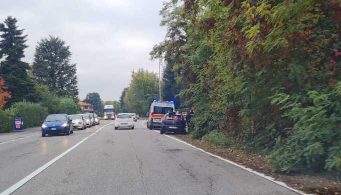 Tenta di uccidersi: prima di impiccarsi chiama i carabinieri che lo salvano