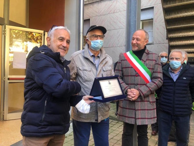 Il grande Sandro Mazzola ha riaperto il centro anziani