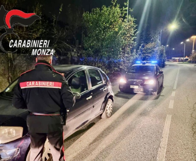 Dà in escandescenze e aggredisce tre carabinieri