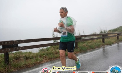 Nonna di 4 nipoti, a 76 anni corre e vince la maratona