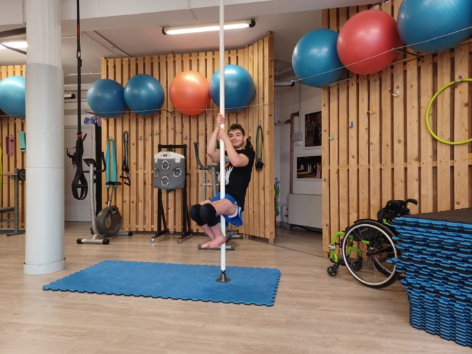 Oltre la disabilità con la sola forza delle braccia