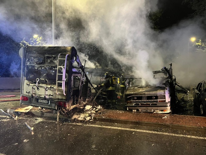 Esplosi due camper, paura a Monza
