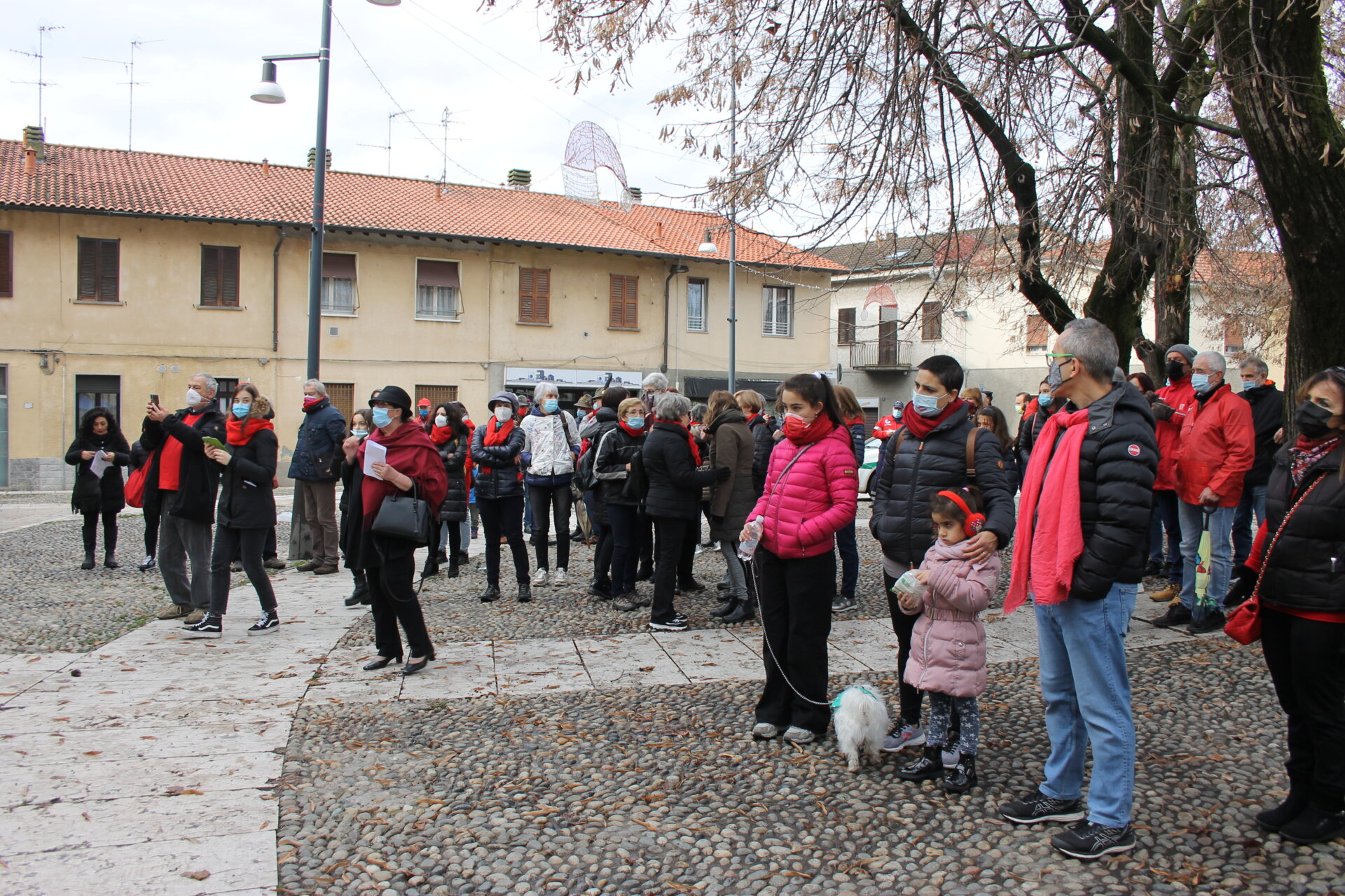 Nova Milanese, Marcia in rosso per la Giornata per l'eliminazione delle violenza sulle donne