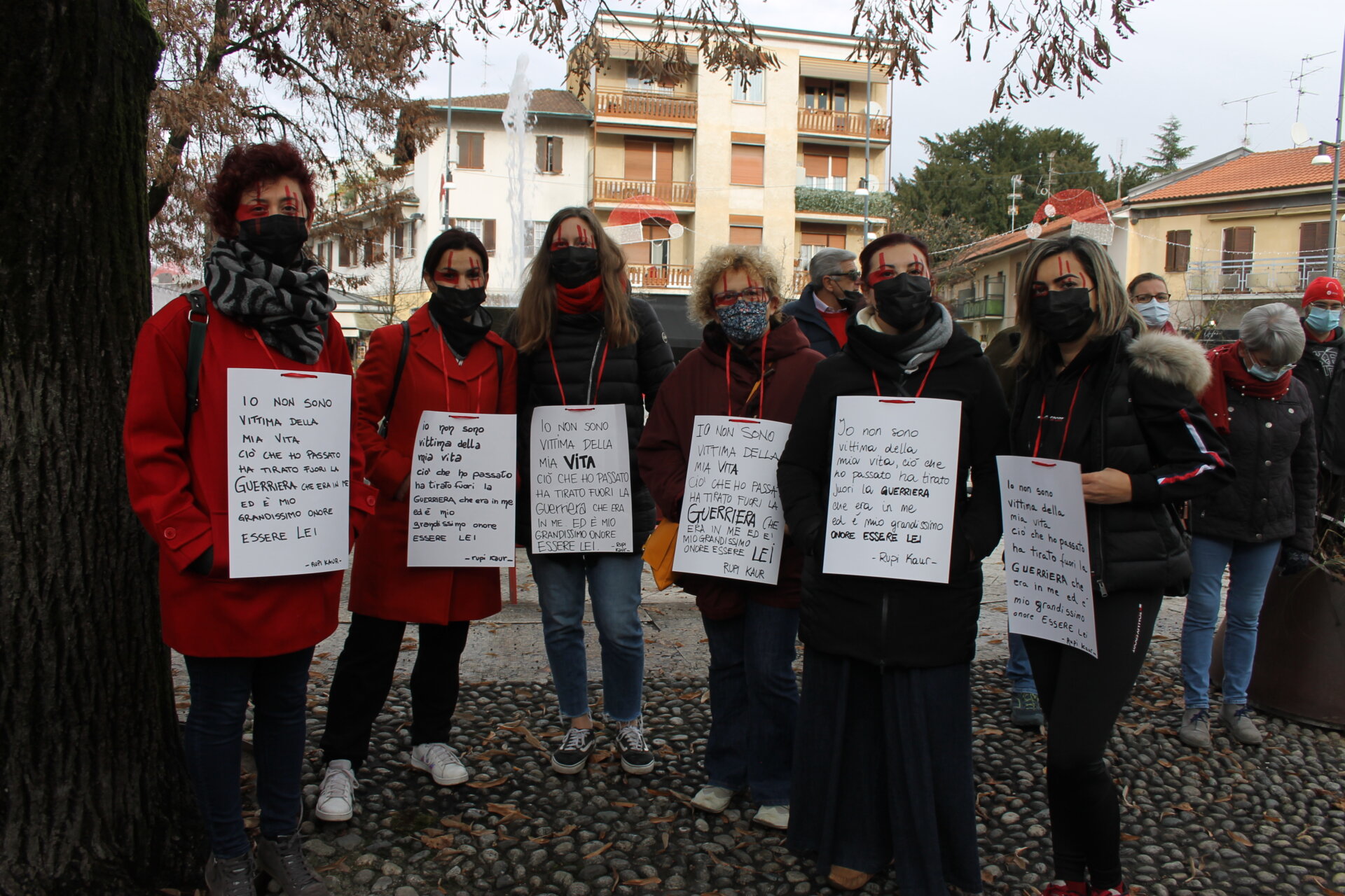 Nova Milanese, Marcia in rosso per la Giornata per l'eliminazione delle violenza sulle donne