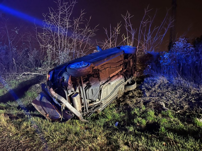Fuori strada dopo una curva: 27enne in ospedale