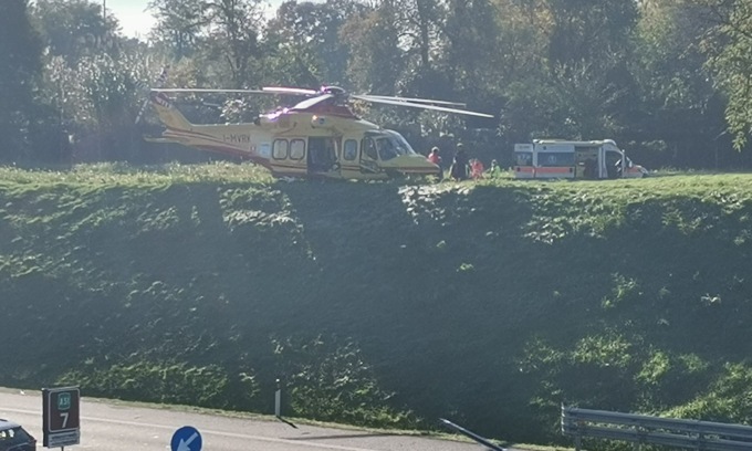 Incidente in Tangenziale, motociclista in codice rosso