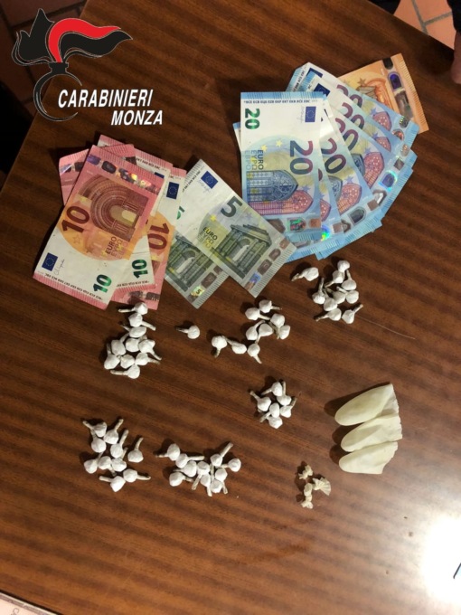 Trasportavano 50 dosi di cocaina in auto. Arrestata una coppia di spacciatori nei pressi dello stadio