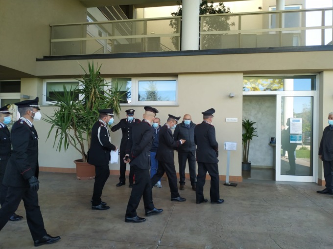 Carabiniere no vax morto di Covid: la benedizione del feretro a Nova Milanese