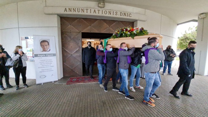 Peregallo si ferma per l’ultimo saluto ad Angelo Viganò