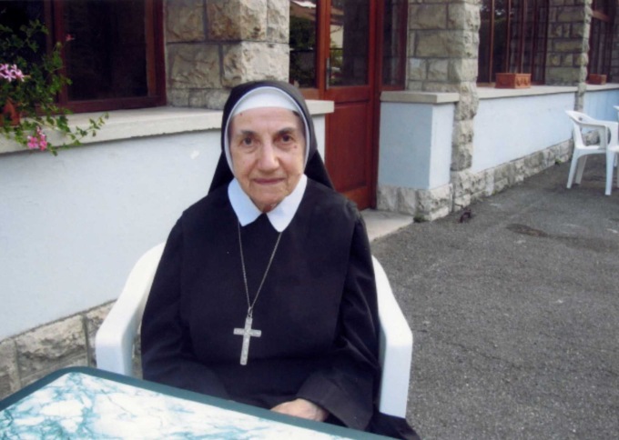 Festa grande per suor Enrica che compie cento anni