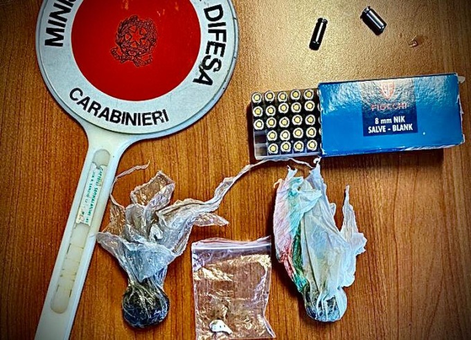 Spari a salve in centro città. I Carabinieri bloccano e denunciano due minorenni