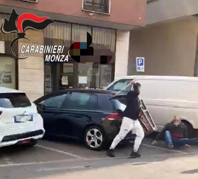 Si presero a “sediate” in mezzo alla strada: arriva il Daspo