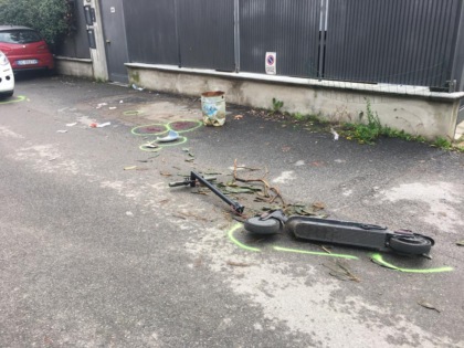 Scontro con un monopattino elettrico, 24enne in ospedale