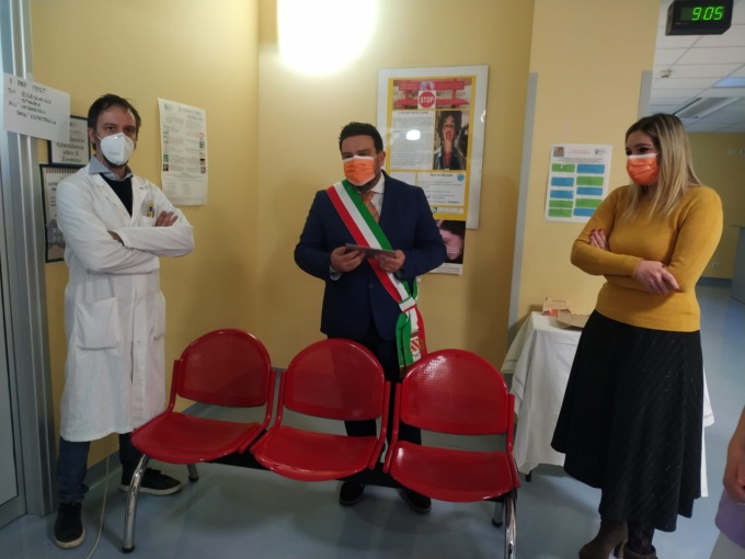 All’ospedale di Desio è stata inaugurata una panchina rossa