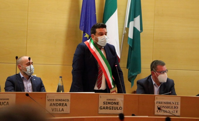 Debutta il Consiglio comunale, pesante attacco di Forza Italia al sindaco: “Non ha rispettato il patto”