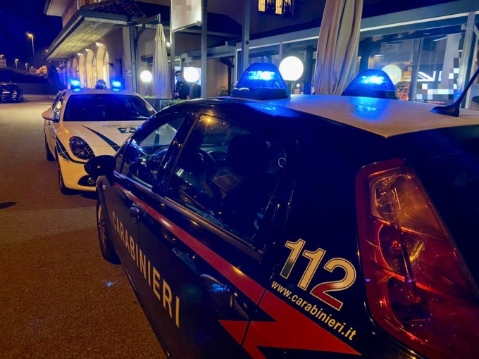 Aggredisce i Carabinieri, 25enne arrestato
