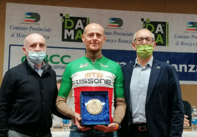 Giuseppe Lanzi in tricolore alle premiazioni provinciali