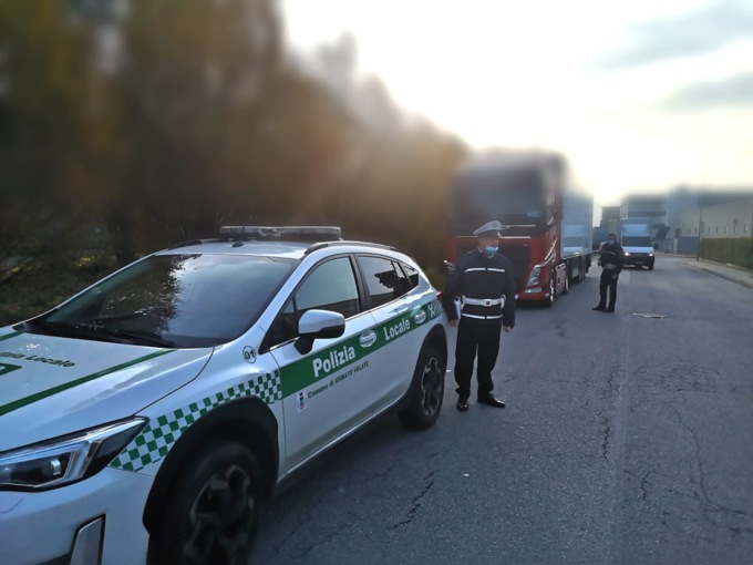 Usmate Velate, giro di vite della Polizia locale contro le infrazioni dei mezzi pesanti