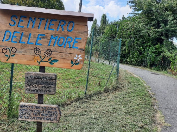 Sentiero delle More a Usmate: un tratto è al buio a causa di un guasto