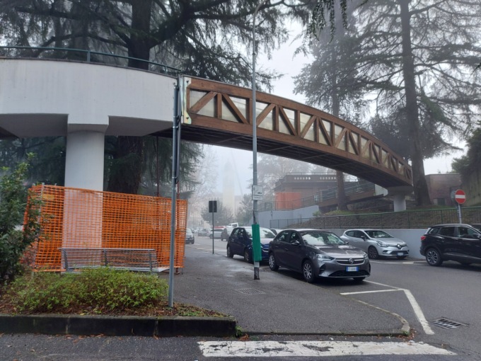 Degrado alle travi portanti, chiuso il ponticello