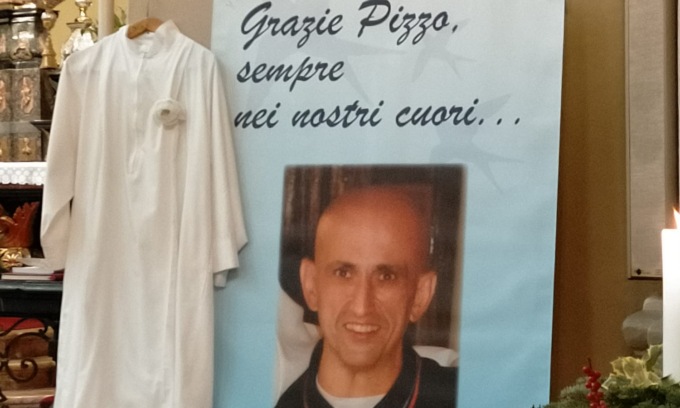 Tutta la comunità in chiesa per l’ultimo saluto a Maurizio, vittima di un incidente in A4
