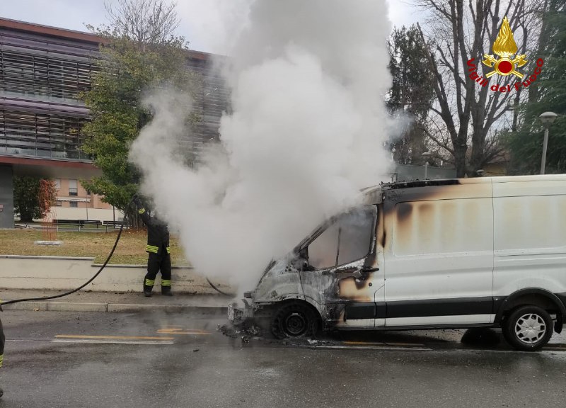 Verano incendio furgone Vigili del fuoco