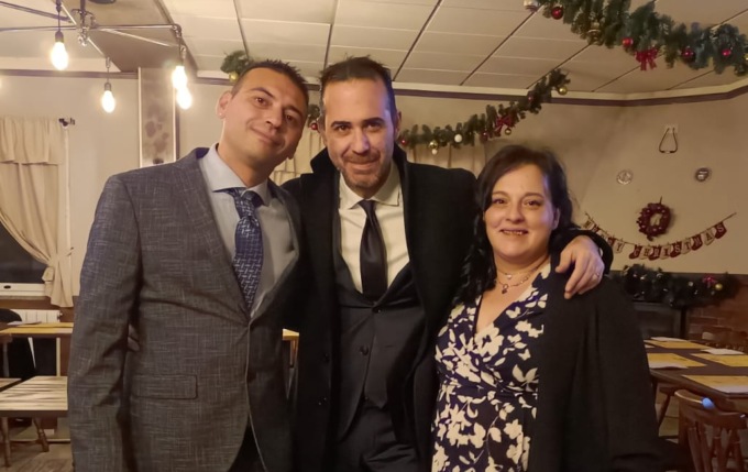 Dieci anni dopo il rapimento della figlia, Alice corona il suo sogno d’amore