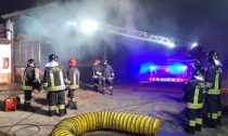Incendio nel capannone distrugge un'auto