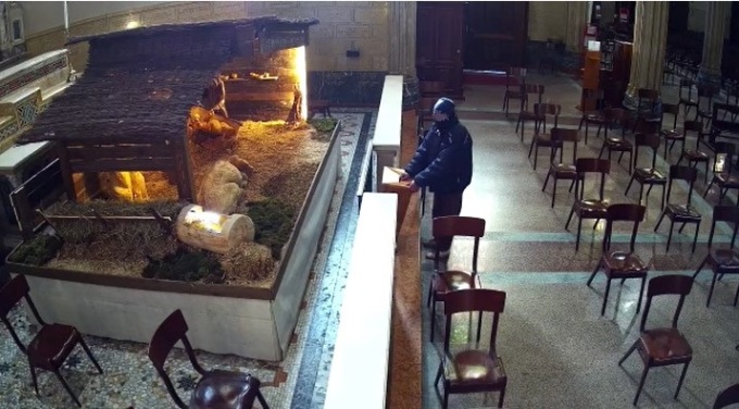 Furto in Santuario: ruba le offerte davanti alla telecamera