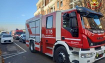 Principio di incendio sul balcone: quattro mezzi dei Vigili del fuoco a Varedo