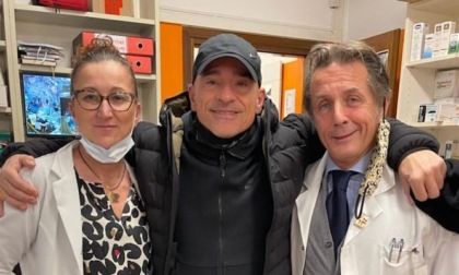 Eros Ramazzotti sceglie Ronco Briantino per il vaccino anti Covid