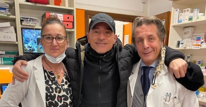 Eros Ramazzotti sceglie Ronco Briantino per il vaccino anti Covid